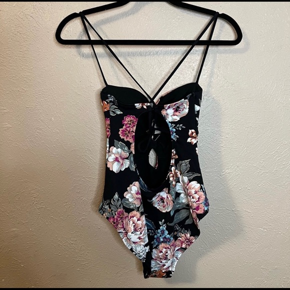 COPY - NWT Time and Tru High Leg One Piece Swimsuit Floral Black Small - Picture 3 of 5